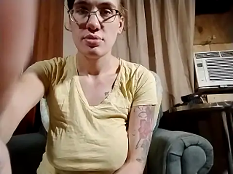 Snapshot of Harley_and_The_Joker chatting on 11.26.25 Harley and The Joker online show from 11.26.25