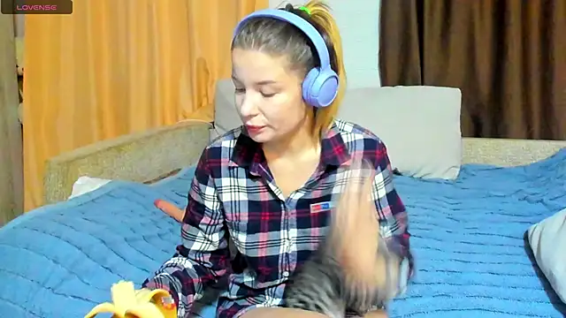 Eva purrr  online show from 12.05.25