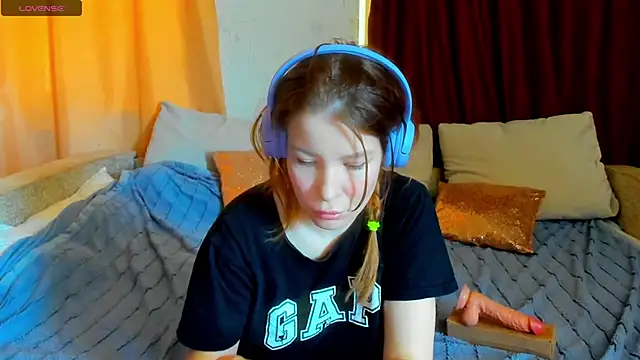 Eva purrr  online show from 04.10.26