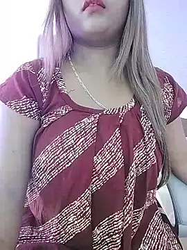 Snapshot of LoveLy-Soneya chatting on 06.17.26 LoveLy-Soneya online show from 06.17.26