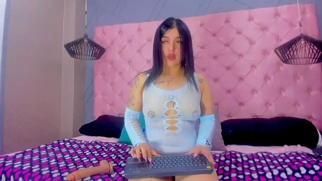 Snapshot of Karol_Horney chatting on 11.04.25 Karol Horney online show from 11.04.25