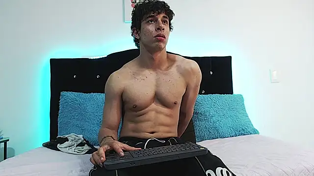 Snapshot of chris_evans27 chatting on 02.13.26 chris evans27 online show from 02.13.26