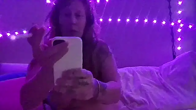 Snapshot of Redriddinghood8 chatting on 11.16.25 Redriddinghood8 online show from 11.16.25