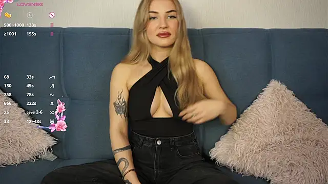 Snapshot of hannah_aura chatting on 11.08.25 hannah aura online show from 11.08.25