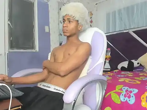 Snapshot of Santy_bigcock_01 chatting on 11.07.25 Santy bigcock 01 online show from 11.07.25