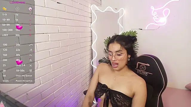 PEACHY TAY online show from 12.01.25