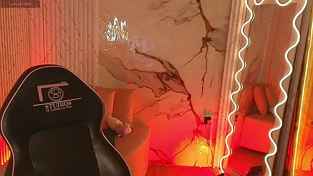 PEACHY TAY online show from 04.07.26