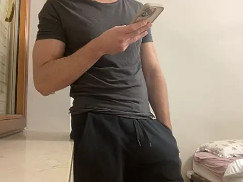 Snapshot of redflake chatting on 11.17.25 redflake online show from 11.17.25