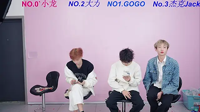 Snapshot of Beautifulboys-999 chatting on 11.30.25 Beautifulboys-999 online show from 11.30.25