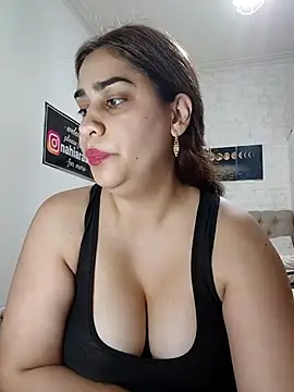 Snapshot of nahiarabiel33 chatting on 04.18.26 nahiarabiel33 online show from 04.18.26