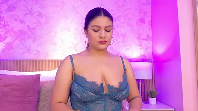 Snapshot of ValeriaMonet chatting on 05.18.26 ValeriaMonet online show from 05.18.26
