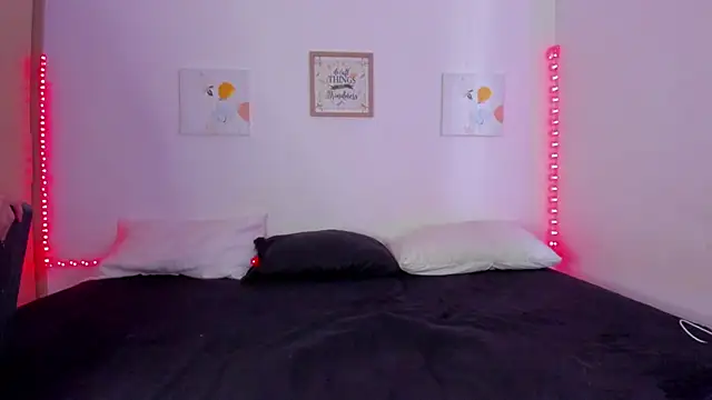 Snapshot of Miia__Jonees chatting on 12.15.25 Miia Jonees online show from 12.15.25