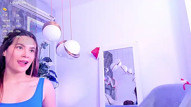 Snapshot of SaraAlvarezx chatting on 12.13.25 SaraAlvarezx online show from 12.13.25