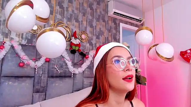 Snapshot of SaraAlvarezx chatting on 12.16.25 SaraAlvarezx online show from 12.16.25