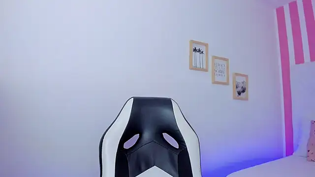 Emi Rosee online show from 11.29.25