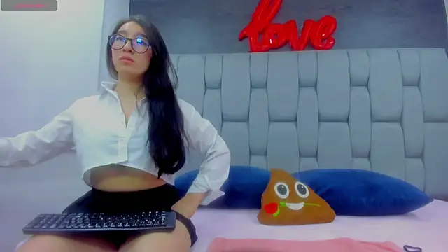 Mia Horney online show from 11.29.25