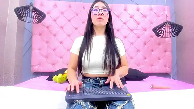 Snapshot of Mia_Horney chatting on 01.14.26 Mia Horney online show from 01.14.26