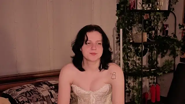 LatinaHuguenin online show from 01.12.26