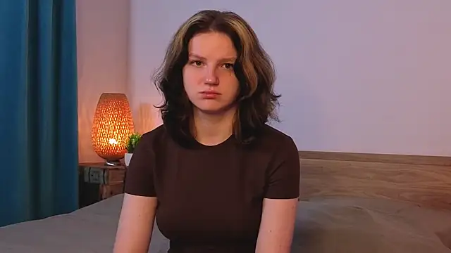 LatinaHuguenin online show from 04.04.26