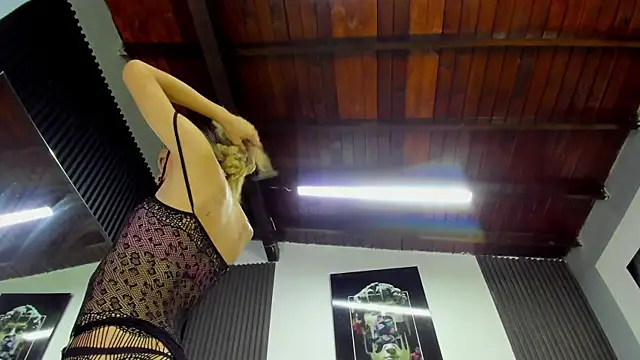 Caitlyn-Joness  online show from 04.06.26