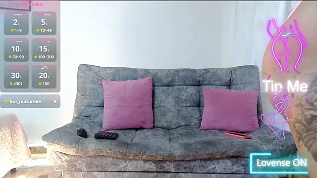 Snapshot of selenna_foxx1 chatting on 11.06.25 selenna foxx1 online show from 11.06.25