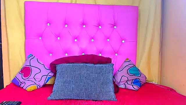 Prettybrowngirl online show from 11.13.25