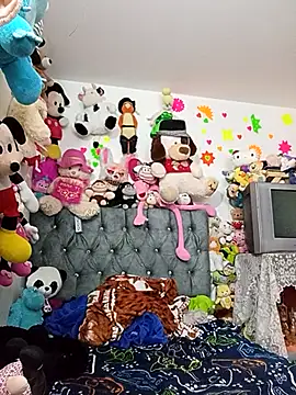 Snapshot of Rousanyel chatting on 11.05.25 Rousanyel online show from 11.05.25