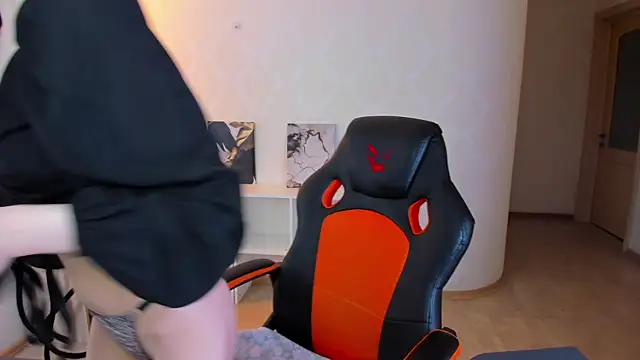 Twin kies online show from 02.22.26