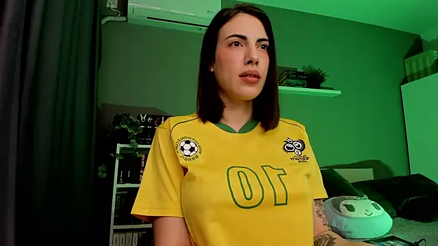 Snapshot of BaeBlossom chatting on 11.28.25 BaeBlossom online show from 11.28.25