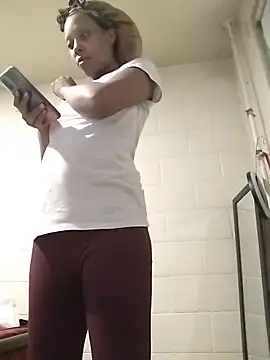 Snapshot of SITHANDRAH chatting on 04.08.26 SITHANDRAH online show from 04.08.26