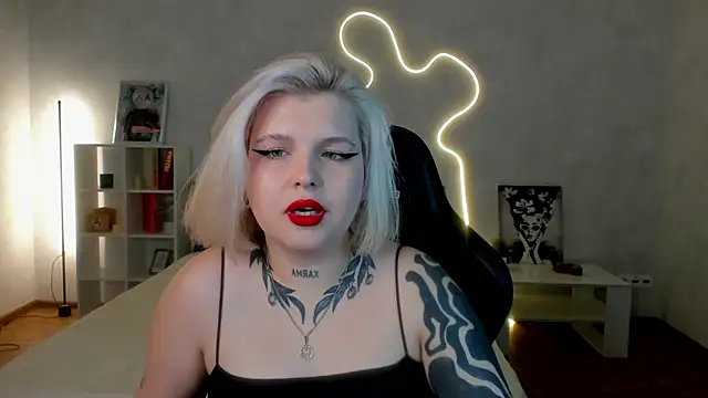 Snapshot of shadow_purr chatting on 11.09.25 shadow purr online show from 11.09.25