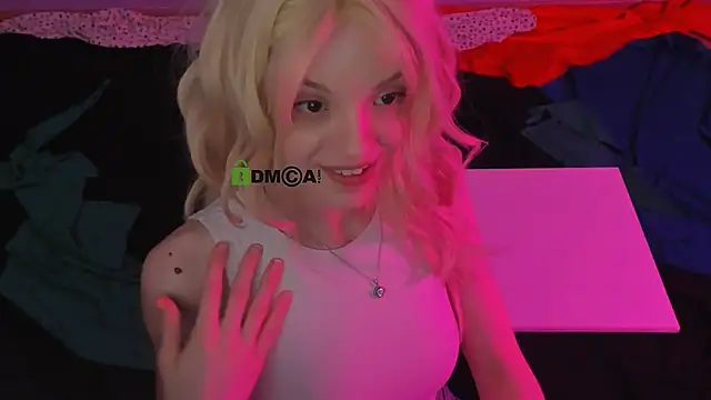 Snapshot of mia_starrr_ chatting on 02.13.26 mia starrr online show from 02.13.26