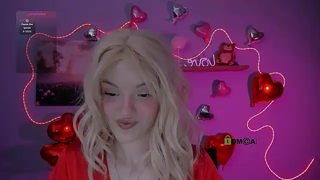 Snapshot of mia_starrr_ chatting on 02.14.26 mia starrr online show from 02.14.26