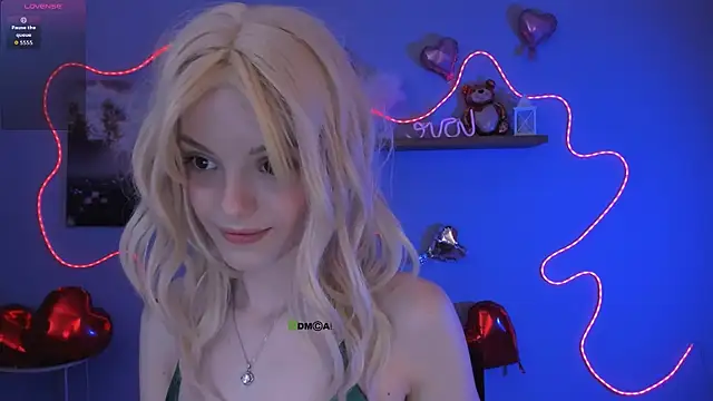 Snapshot of mia_starrr_ chatting on 02.18.26 mia starrr online show from 02.18.26