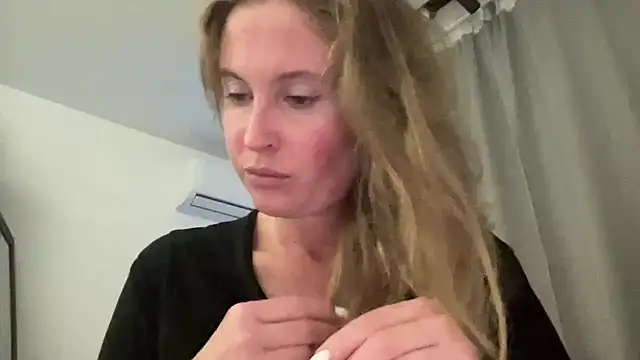 Snapshot of Ameli8 chatting on 11.14.25 Ameli8 online show from 11.14.25