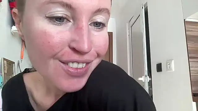 Snapshot of Ameli8 chatting on 12.16.25 Ameli8 online show from 12.16.25