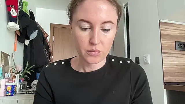 Snapshot of Ameli8 chatting on 12.18.25 Ameli8 online show from 12.18.25