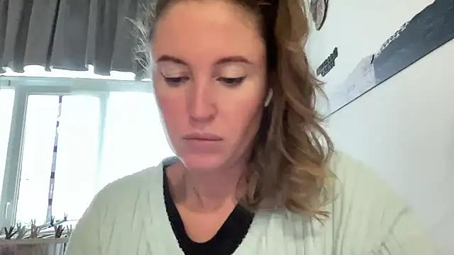 Snapshot of Ameli8 chatting on 12.20.25 Ameli8 online show from 12.20.25