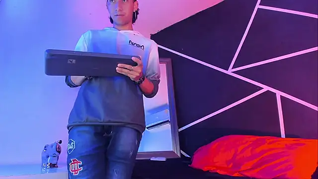 Austin Santos  online show from 11.07.25