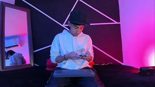 Austin Santos  online show from 11.08.25