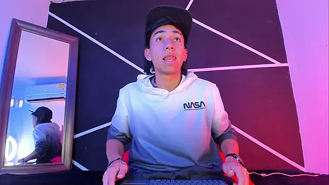 Austin Santos  online show from 11.10.25