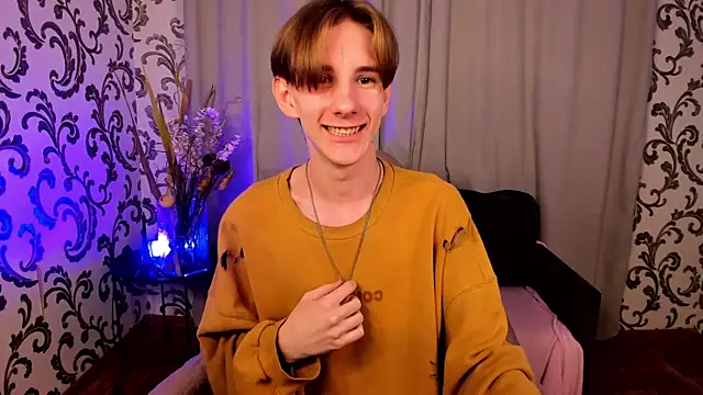 Snapshot of ted_lun chatting on 11.15.25 ted lun online show from 11.15.25