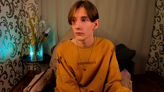 Snapshot of ted_lun chatting on 11.18.25 ted lun online show from 11.18.25