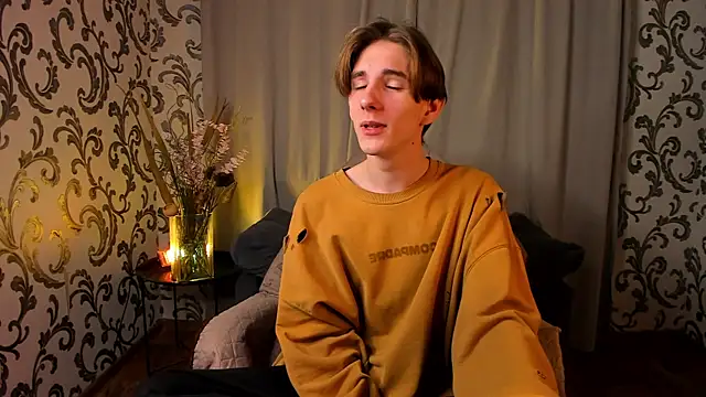 Snapshot of ted_lun chatting on 11.25.25 ted lun online show from 11.25.25