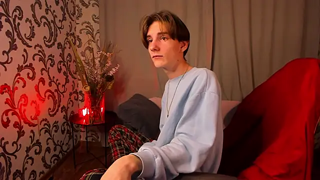 Snapshot of ted_lun chatting on 12.01.25 ted lun online show from 12.01.25