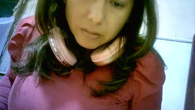 Snapshot of Zulreyna chatting on 06.20.26 Zulreyna online show from 06.20.26