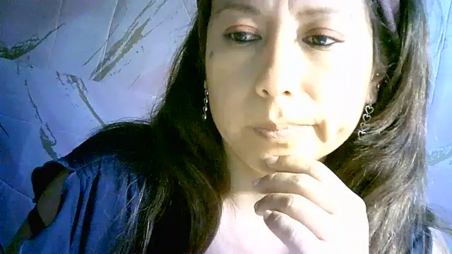 Snapshot of Zulreyna chatting on 06.24.26 Zulreyna online show from 06.24.26
