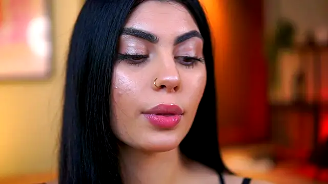 RavennaDArcy online show from 11.22.25