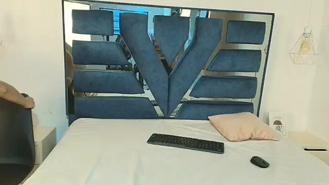 Snapshot of Lois_Cullen chatting on 11.15.25 Lois Cullen online show from 11.15.25