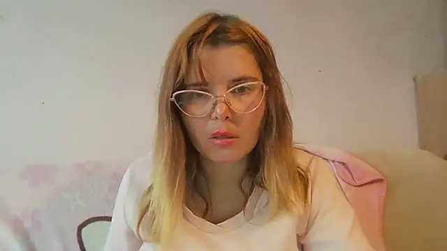 Snapshot of HornyElena chatting on 12.02.25 HornyElena online show from 12.02.25